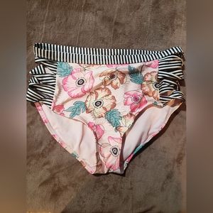 Bathing suit bottoms / floral print • medium 7-9